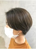オトナ女子ツヤ髪アッシュカラーふんわりミディシースルーバング