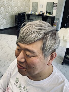 レヴィア(Revia) ホワイトカラー