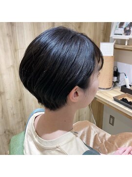 カミケンネクスト(kamiken.next) 耳かけショート大人可愛い小顔ツヤ髪黒髪【カミケンネクスト】
