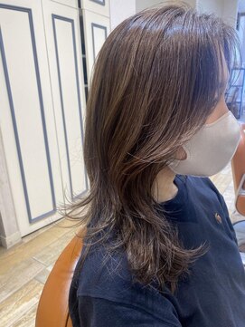 ネオリーブエム(Neolive em;) 【　流れるレイヤーカット　】