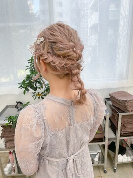 ニュート(Neut ) 編みおろしヘアアレンジ/サイド編み込み/ハイトーンヘアセット