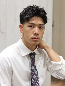 ヨシザワインク プレミアム 横浜 桜木町店(YOSHIZAWA Inc. PREMIUM) 黒髪爽やかビジカジセンター分け無造作ニュアンスパーマ