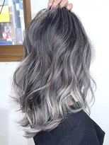 ブレイズヘアー(BLAZEhair) 【大人スタイル】ホワイトシルバーバレイヤージュ×ブリーチ3回