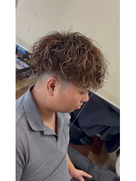 ヘアーサファリ(Hair Safari) 波巻きパーマ＆金メッシュ