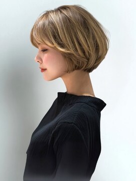 リッチ 横須賀中央店(Rich) ブリーチ ブロンドベージュ 顔周りカット ショートボブ 20代