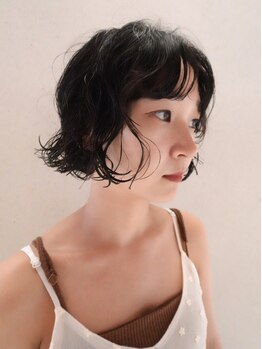 ミース(MIES)の写真/あなたの魅力を引き出す、女性らしいショートスタイル。丸みを重視したシルエットで横顔も美しく演出。