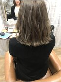 外国人風アッシュグレージュ×外ハネロングボブ
