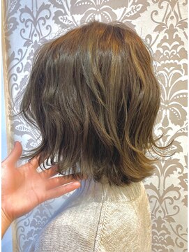 オーストヘアーフィガロ 本通り店(Aust hair Figaro) 細かな明るいハイライトでゆるハネ！