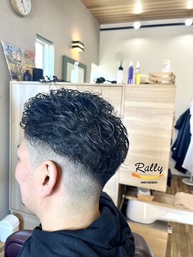 ラリー(Rally) ツーブロックショート。ツイストスパイラル