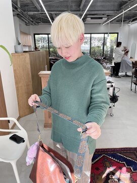 スワッグ(Swag) White color ベリーショート♪