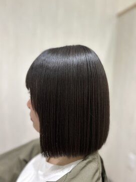 エルフォート(L.FORT) シンプル切りっぱなしボブ