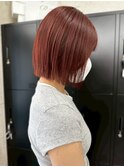 切りっぱなしボブ チェリーレッド ブリーチ 暖色カラー 20代