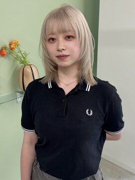 リヴ オオサカ(LIV OSAKA) ホワイトベージュ/トリプルカラー/ミディアムレイヤー/梅田