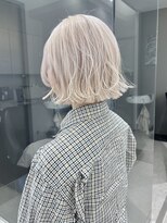 イリ(iLi) 【iLi×Ryong】ホワイトブロンド×ボブ
