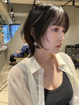 ビビト(bibito) bibito ショートウルフ　顔まわりレイヤー　ウルフカット　黒髪