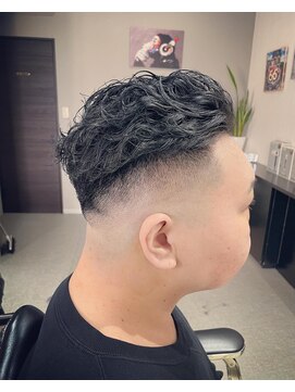 ニーキュウヨン バーバーズストア(294 BARBER's Store) スキンフェード×パーマ