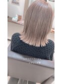 きりっぱなしボブのハイトーンカラー