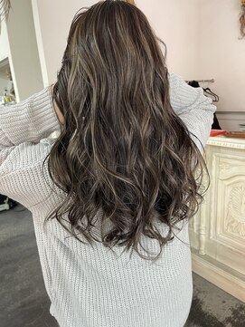 マリアナ(Mariana) ハイライトショートヘアレイヤーカットダブルカラー