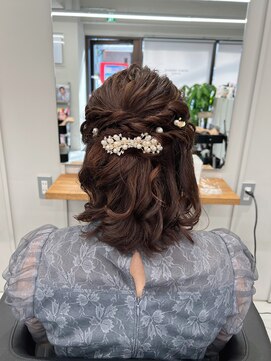 バルベストーキョーサウス(BARBES TOKYO SOUTH) ミディアムヘアのゆるふわハーフアップ【清板】