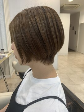アッシュ 仙川店(Ash) 明るめベージュショート 大人可愛い丸みボブ ひし形多毛クセ毛