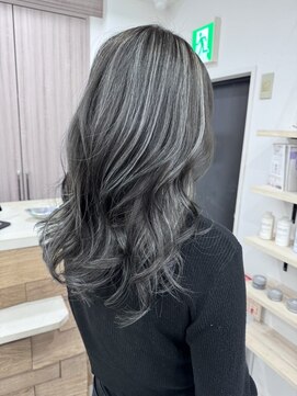 ジゼル(gisele) グレージュハイライト