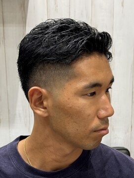 ヨシザワインク プレミアム 横浜 桜木町店(YOSHIZAWA Inc. PREMIUM) メンズバーバーラフカールサイドパートフェード