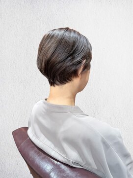 ルッカ(Rukka) クセを生かしたショートボブ