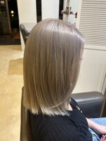 ループ ヘアーサロンアンドコミュニティー(LOOP)&nbsp;外ハネミディアム/シルバーブロンド