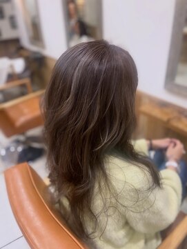 ノーム 横浜(NORM) 白髪ぼかしハイライトカラー