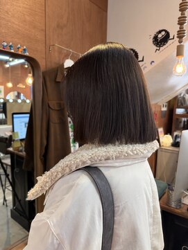 チャプター 問屋町(chapter) 赤味なし透明感ケアカラーラベンダーグレージュ切りっぱなしボブ