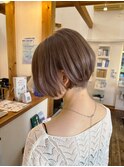 前下がりショートボブミルクティーグレージュ