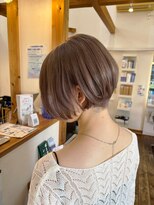 ギャラクシー ヘアードレッサーズ(galaxy hairdressers)&nbsp;前下がりショートボブミルクティーグレージュ