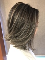 オリ(‘Oli)&nbsp;外ハネ＿プラチナグレイジュ