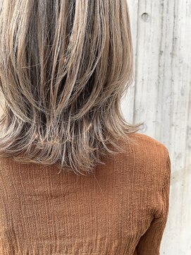 リバレッジ 広尾(Leverage) 外国人地毛風ハイライトベージュカラーミディアム