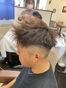 ヘアリゾート リビラ(Hair Resort Revilla) ツイストフェード&ジェットモヒカン