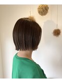 ぱつっとミニボブ×ベージュカラー