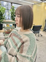 ヒビヲ(HIBIO) ショートボブ切りっぱなしボブタッセルボブミルクティーベージュ