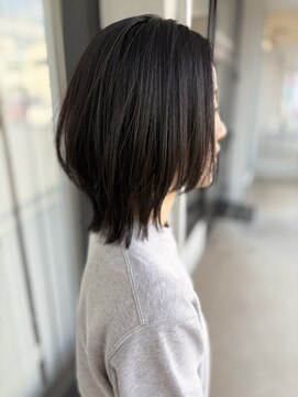 【ウルフ風レイヤーカット】"くびれレイヤーでシルエット補正"