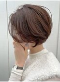 くびレイヤー/エモージュ/前下がりショート/長め前髪/30代40代