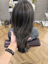 イッキ(IKKI)&nbsp;ハイライトグレージュロング