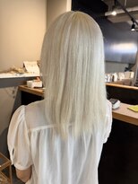 派手髪・ハイトーンカラー・デザインカラー・ブリーチ専門美容室&nbsp;ホワイトブリーチホワイトカラーホワイトブロンドホワイトへア