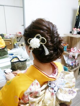 きものサロン すずめ屋 編み込みルーズサイドシニヨン