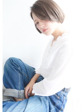 ヴィッカエコル (vicca 'ekolu) 《vicca 横山》透明感あるシンプルショートボブ