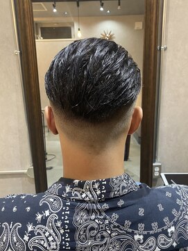 サーパス(Surpass) 【Surpass 立川】黒髪のクールなフェードカット