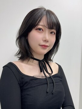 透け前髪の大人暗髪くびれボブ