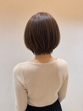 ロッカ(ROCCA) 丸みショートボブ×大人女性×艶カラー