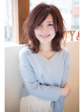 ジューシィ(Juicy) ほつれウェーブくびれミディ