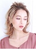 レディース　ミディアム　ハイトーン　ブリーチ　ヘアアレンジ