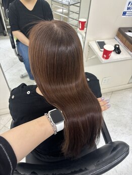 アリス ビューティーコンプレックス(ARIS BEAUTY COMPLEX)の写真/お悩みの白髪を活かし、トレンド溢れるヘアー！白髪をカバーしつつ軽い仕上がりにいたします♪