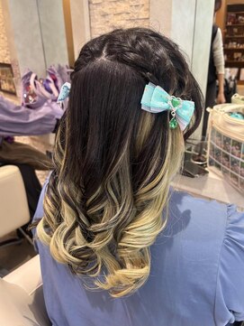 ヴィサージュプラス(VISAGE plus) 推し活にピッタリ☆編み込みハーフツインスタイル